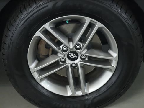 Used 2018 Hyundai Santa Fe Sport w/ 2.4L Tech Package 04 AWD/4WD image 10