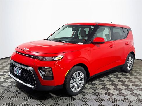 Used 2022 Kia Soul LX image 4