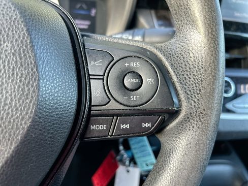 Used 2020 Toyota Corolla LE FWD image 16