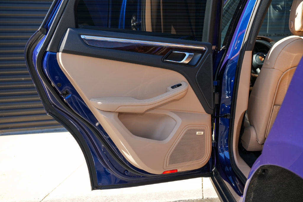 Certified 2026 Porsche Macan AWD/4WD image 31