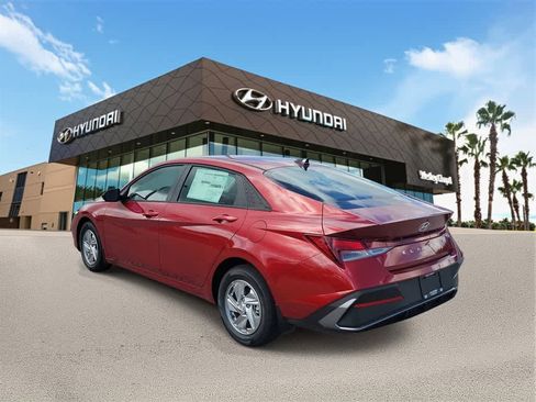 New 2025 Hyundai Elantra SE image 2