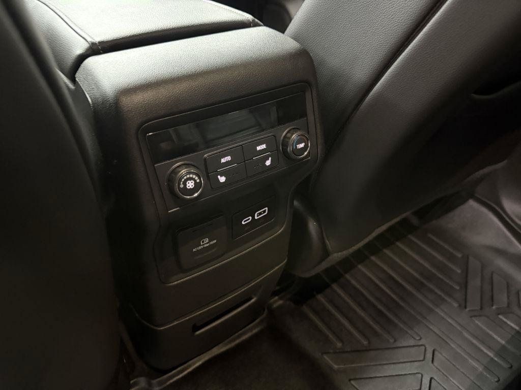 Used 2023 GMC Acadia Denali w/ Denali Ultimate Package AWD/4WD image 30