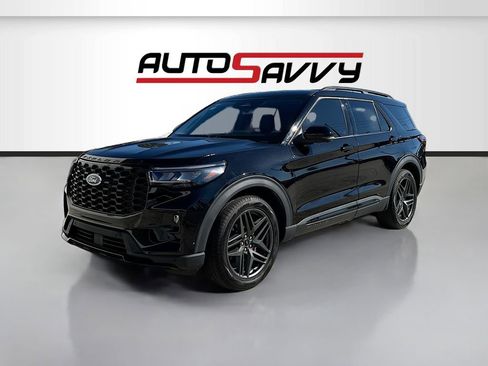 Used 2025 Ford Explorer ST image 3