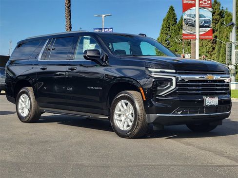 Used 2026 Chevrolet Suburban LT w/ Comfort Package image 32