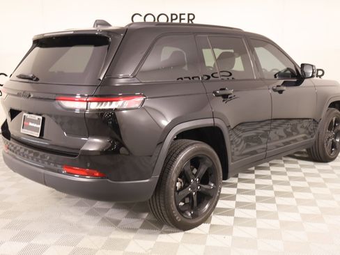 Used 2024 Jeep Grand Cherokee Altitude RWD image 21