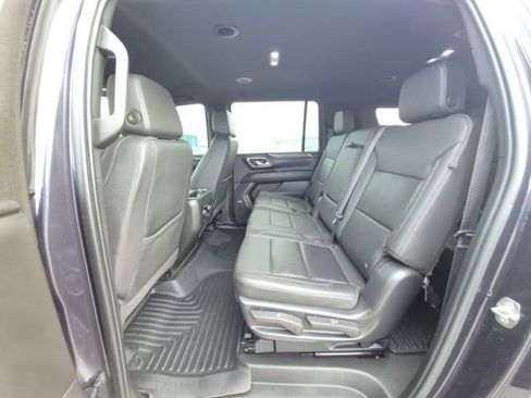 Used 2022 Chevrolet Suburban LT image 12