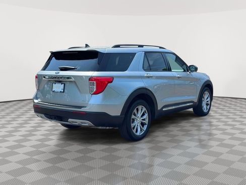Used 2023 Ford Explorer XLT w/ Equipment Group 202A AWD/4WD image 7