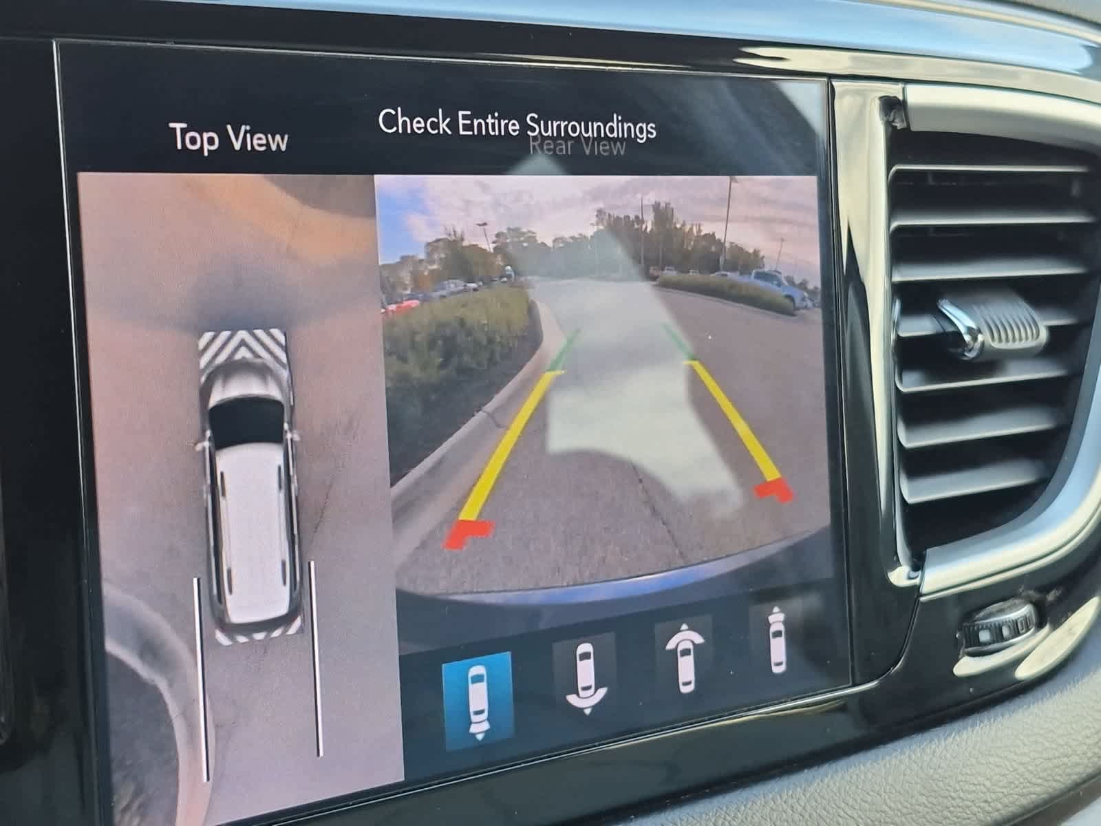 Used 2020 Chrysler Pacifica Touring-L w/ Advanced Safetytec Group FWD image 29