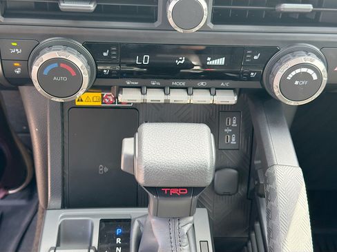 Used 2025 Toyota 4Runner TRD Off-Road Premium AWD/4WD image 23