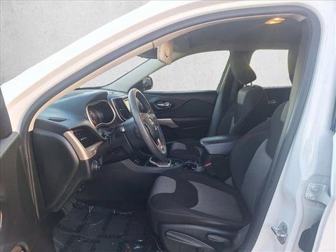 Used 2018 Jeep Cherokee Latitude image 10