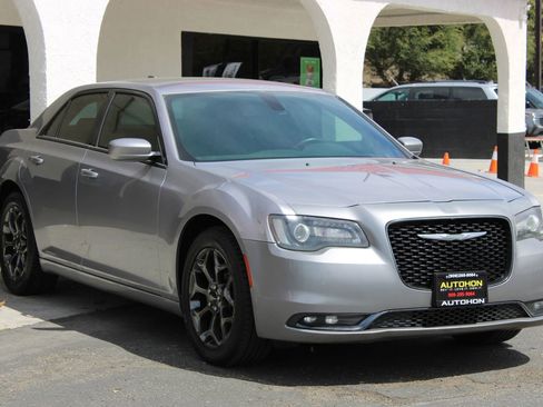 Used 2018 Chrysler 300 S image 24