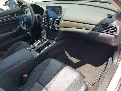 Used 2018 Honda Accord EX image 10
