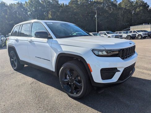 New 2025 Jeep Grand Cherokee Altitude RWD image 7