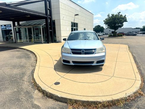 Used 2013 Dodge Avenger SE image 2