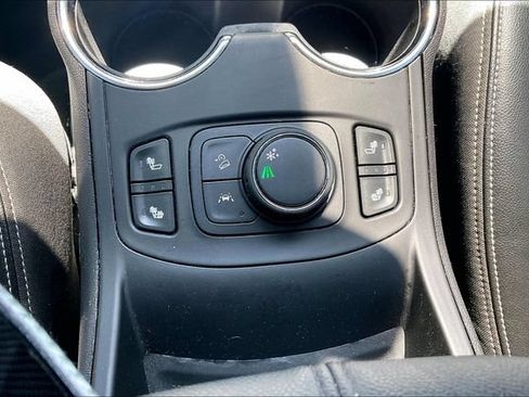 Used 2024 GMC Terrain SLT FWD image 24