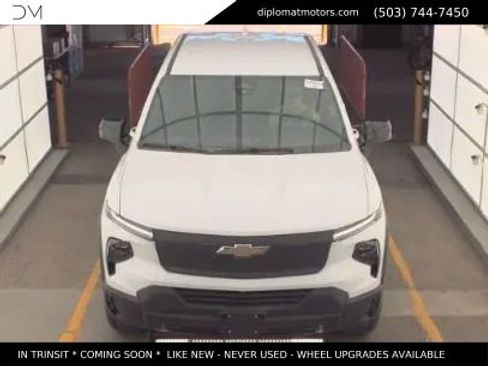 Used 2024 Chevrolet Silverado EV W/T image 2