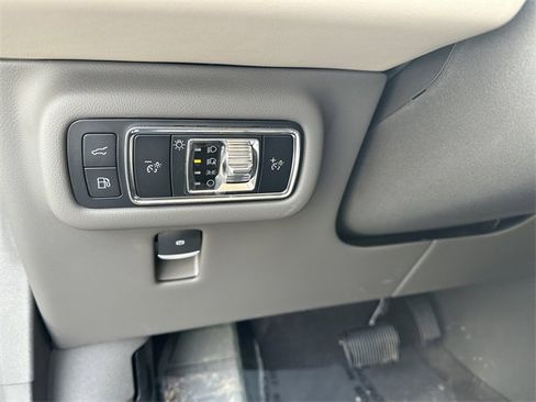 Certified 2024 Lincoln Nautilus Premier image 28