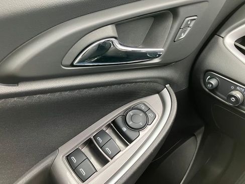 Used 2025 Chevrolet Malibu LT image 12