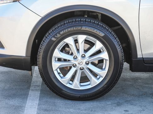 Used 2016 Nissan Rogue SV FWD image 10