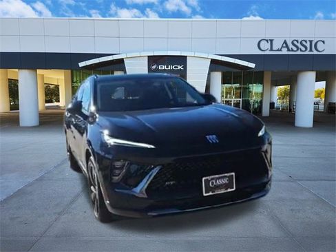 Used 2024 Buick Envision Sport Touring image 2