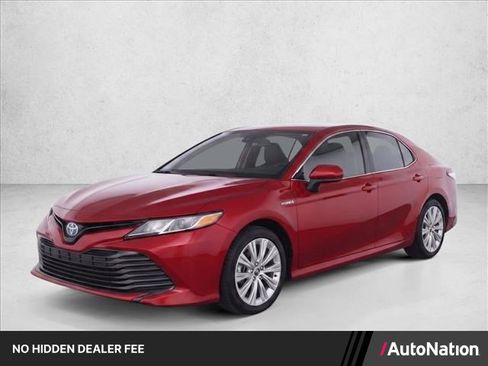 Used 2019 Toyota Camry LE FWD image 1