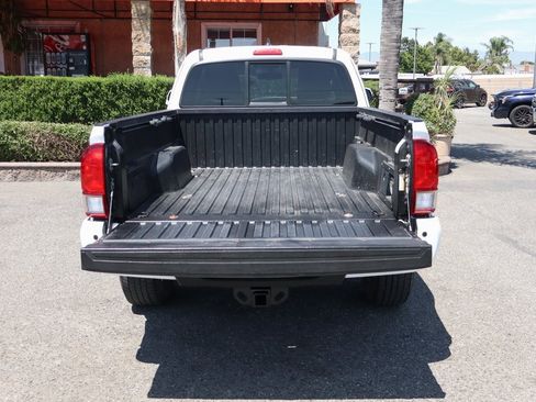 Used 2016 Toyota Tacoma TRD Sport image 8