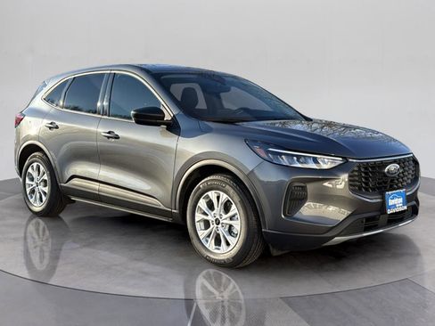 Used 2025 Ford Escape Active w/ Cold Weather Package image 8