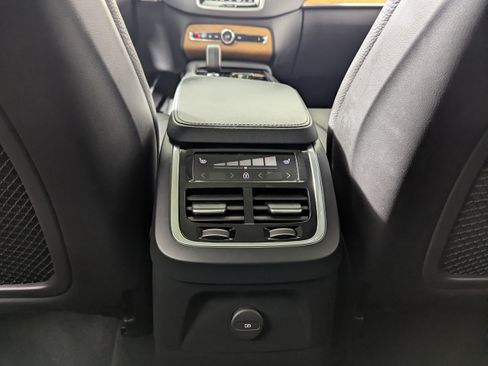 Used 2024 Volvo XC90 T8 Plus w/ Protection Package Premier AWD/4WD image 16
