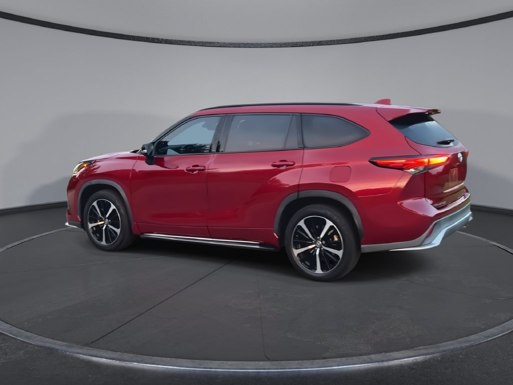 Used 2022 Toyota Highlander XSE FWD image 6