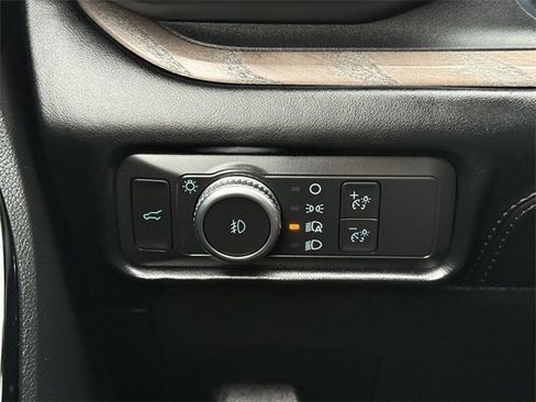 Certified 2022 Ford Explorer Platinum w/ Equipment Group 601A image 24