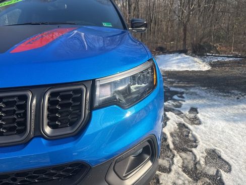 Used 2025 Jeep Compass Trailhawk image 3