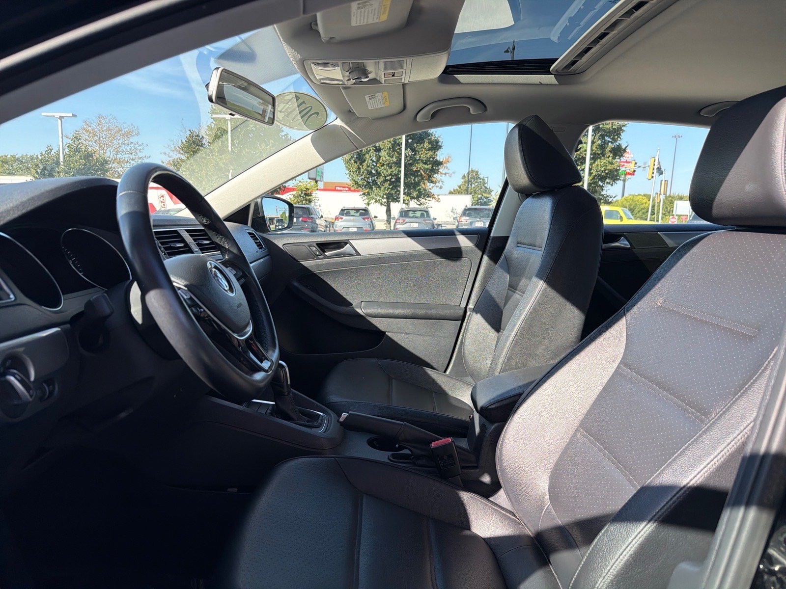 Used 2017 Volkswagen Jetta SE FWD image 12