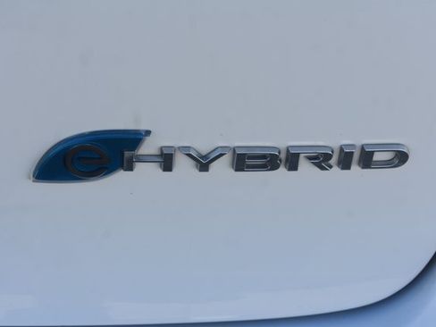 Used 2024 Chrysler Pacifica Limited FWD image 8