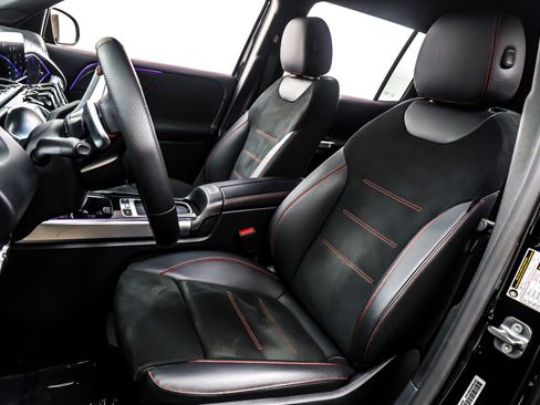 Used 2024 Mercedes-Benz GLB 250 image 16