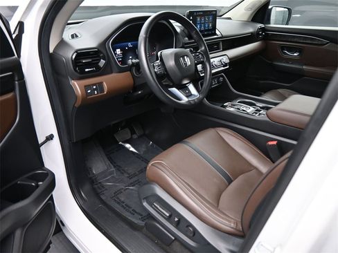 Used 2024 Honda Pilot Elite image 2