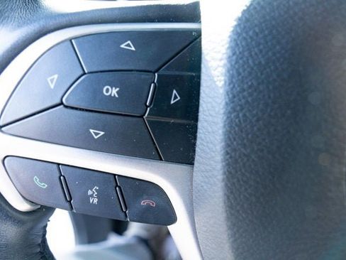 Certified 2021 Jeep Grand Cherokee Laredo X image 22