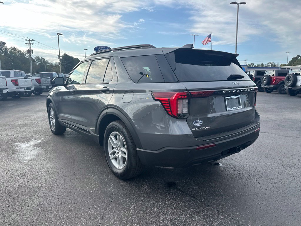 New 2026 Ford Explorer Active RWD image 5