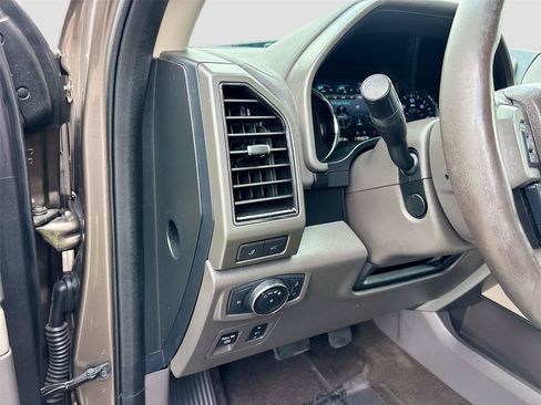 Used 2018 Ford Expedition XLT w/ Equipment Group 202A RWD image 10