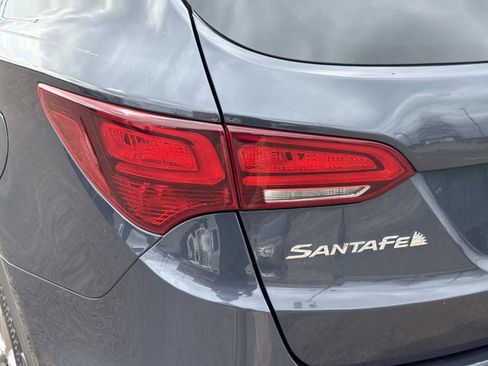 Used 2018 Hyundai Santa Fe Sport image 11
