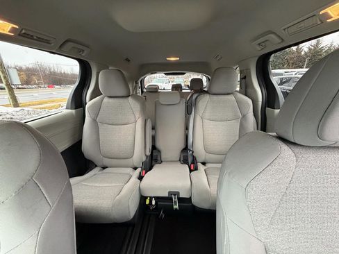 Used 2024 Toyota Sienna LE image 16