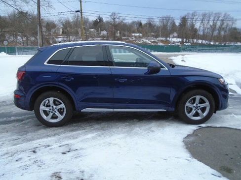 Used 2023 Audi Q5 2.0T Premium w/ Convenience Package image 9