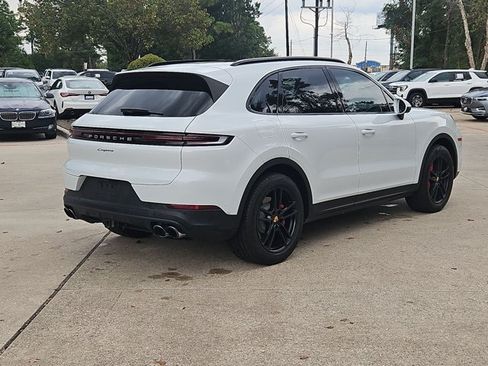 Used 2024 Porsche Cayenne AWD/4WD image 5