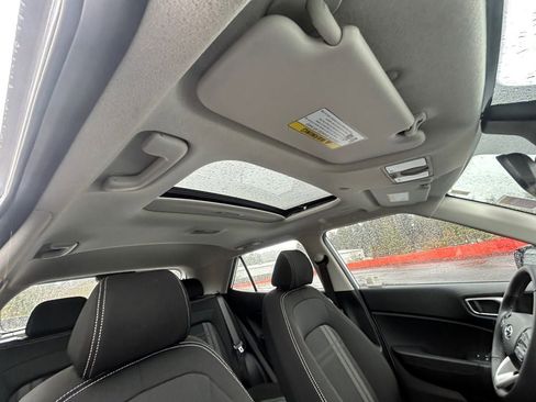 Certified 2024 Hyundai Venue SEL image 27