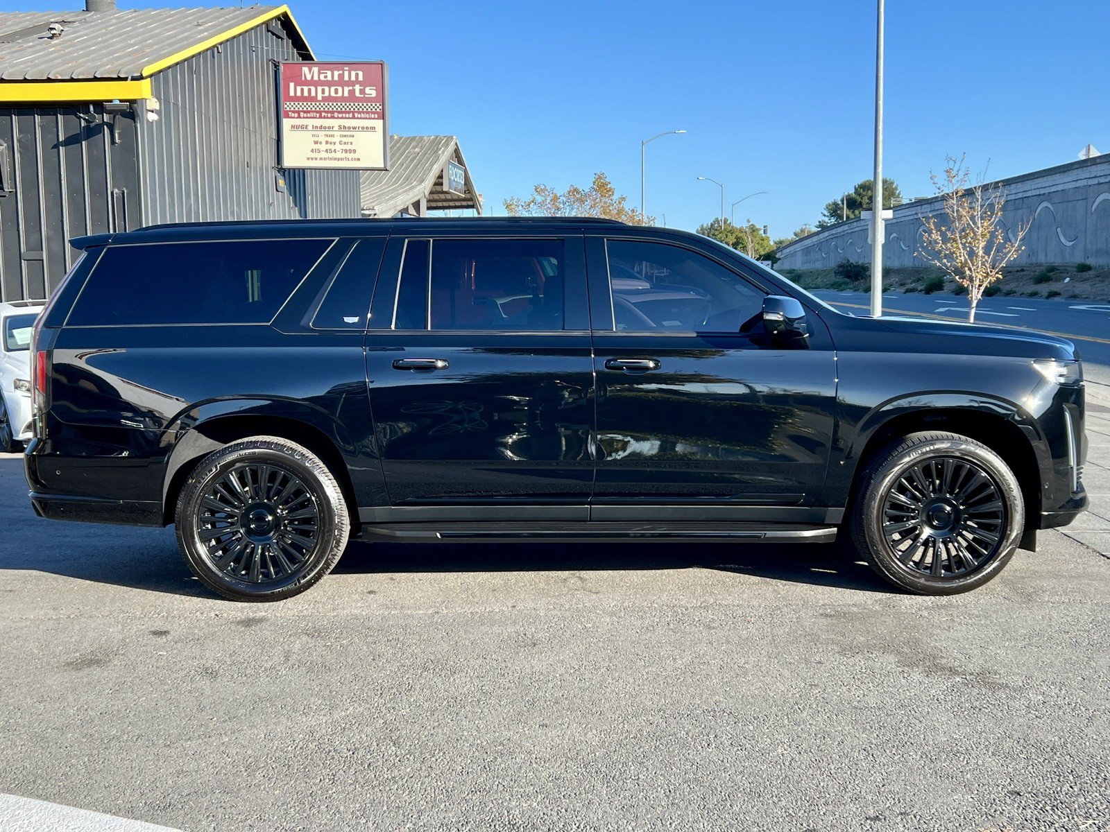 Used 2021 Cadillac Escalade ESV Sport w/ Heavy-Duty Trailer Package AWD/4WD image 5