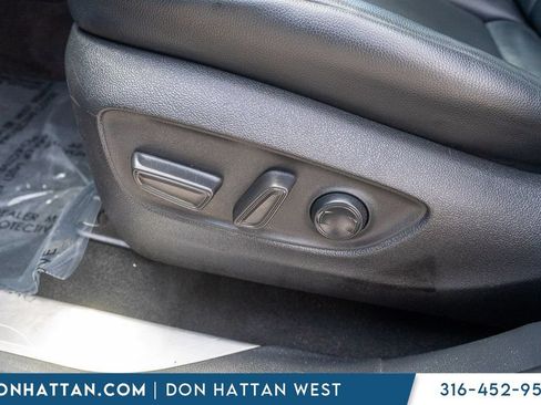 Used 2023 Toyota Highlander XLE FWD image 18