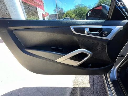 Used 2015 Hyundai Veloster FWD image 10