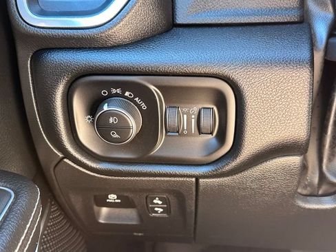 Used 2022 RAM 1500 Laramie AWD/4WD image 17