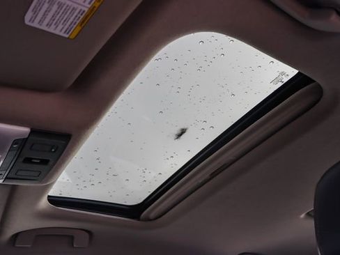 Used 2023 Nissan Sentra SR w/ SR Premium Package image 28