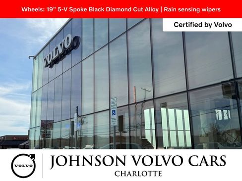 Used 2025 Volvo XC60 B5 Core image 10