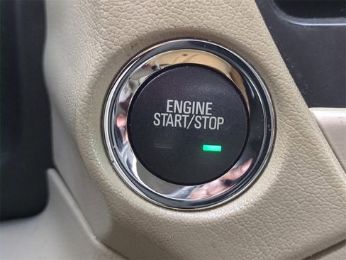 Used 2015 GMC Yukon XL Denali image 31